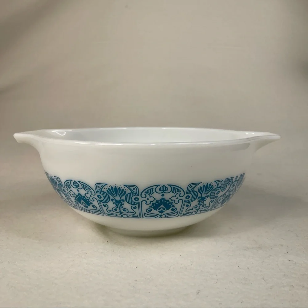 Pyrex Cinderella Bowl 2.5 QT Horizon Blue Vintage
